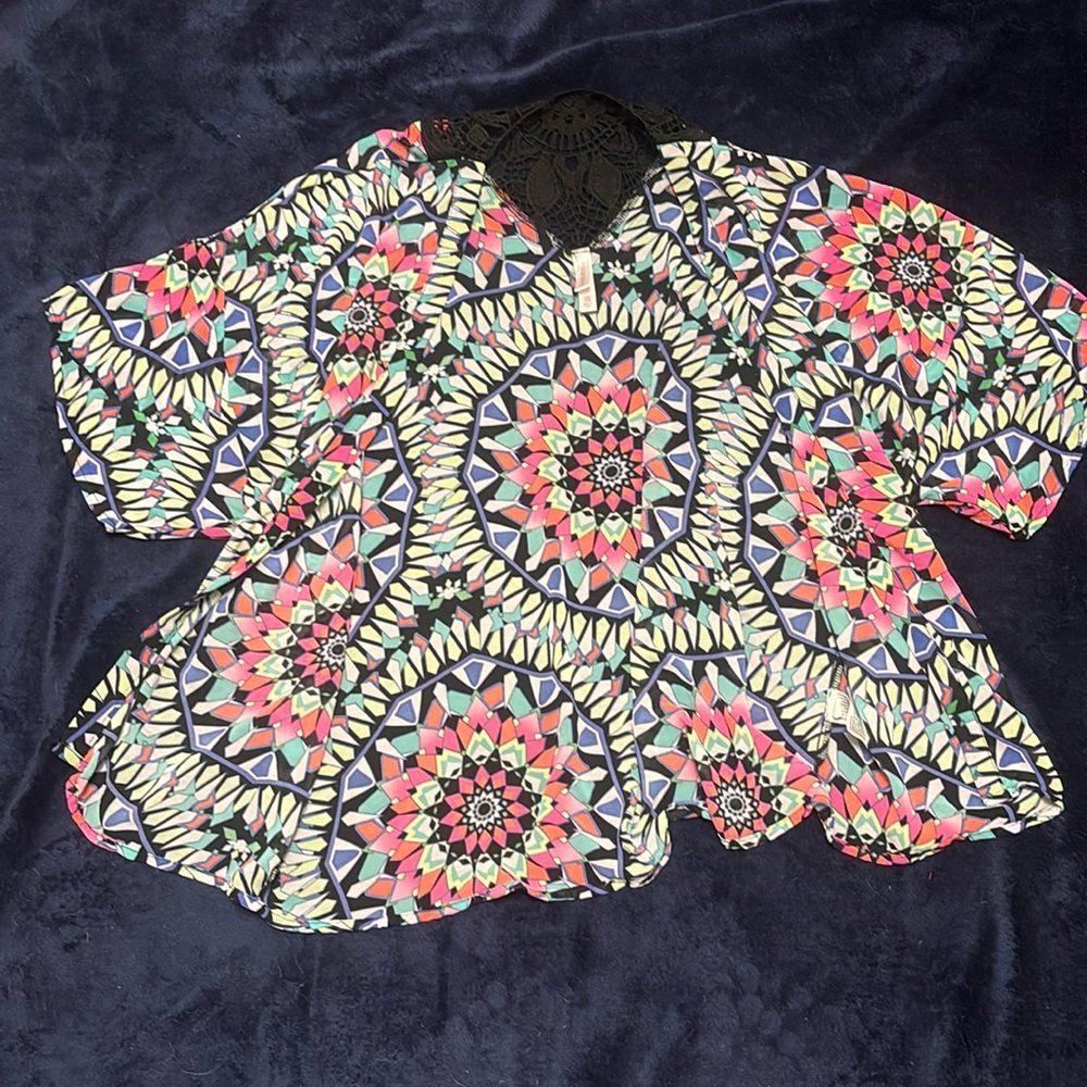 Short sleeve silky shawl
